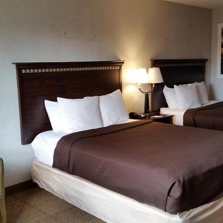 Days Inn & Suites By Wyndham Vancouver Bagian luar foto