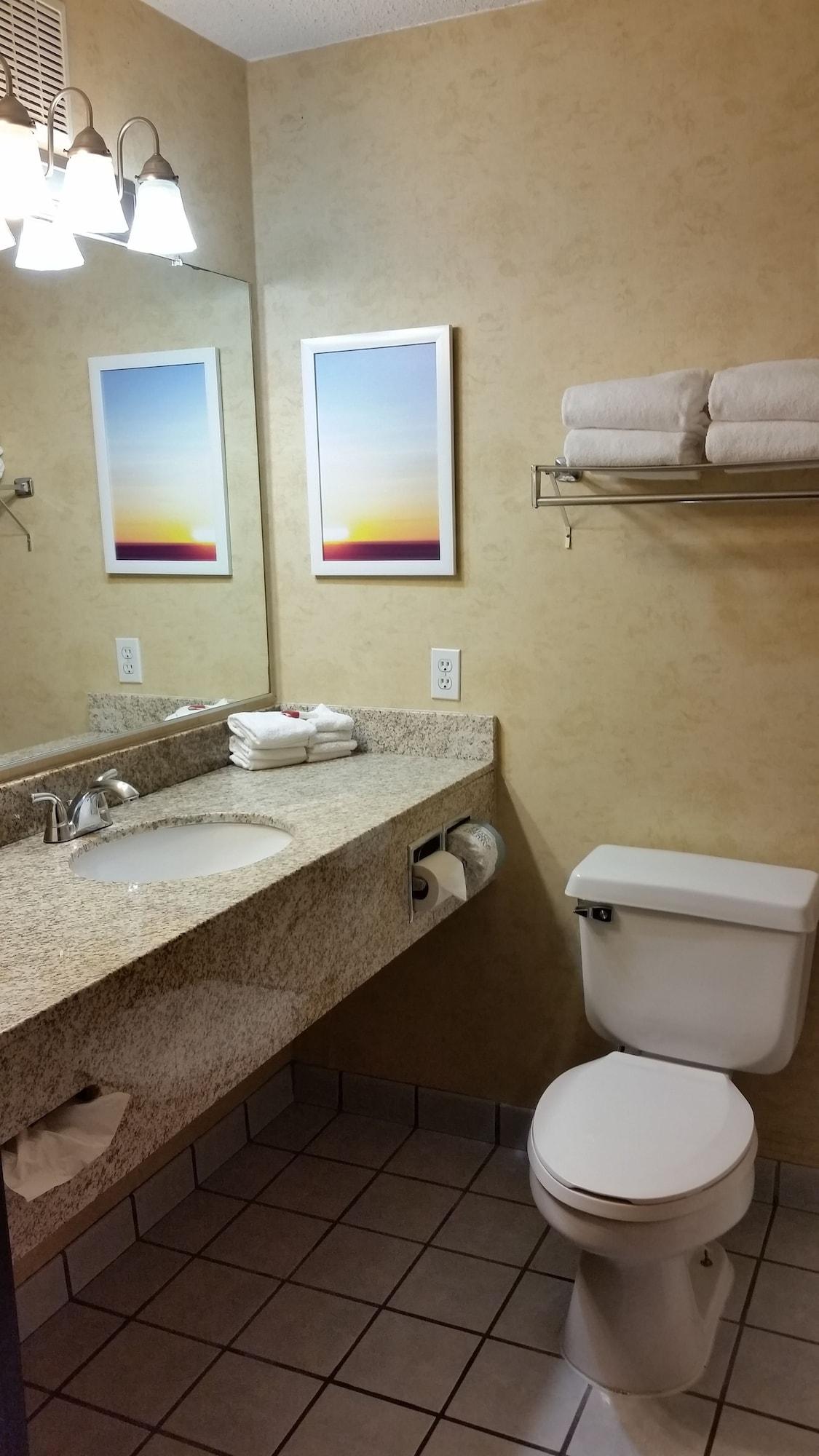 Days Inn & Suites By Wyndham Vancouver Bagian luar foto