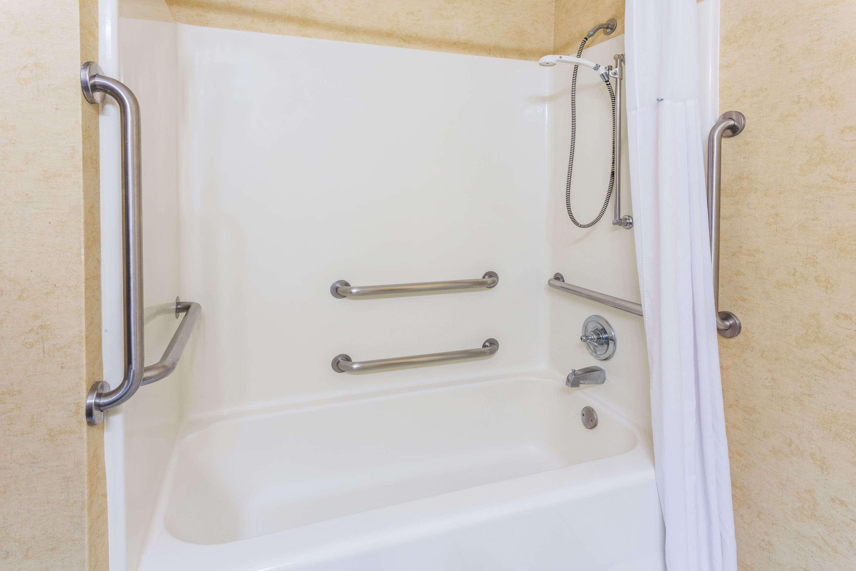 Days Inn & Suites By Wyndham Vancouver Bagian luar foto