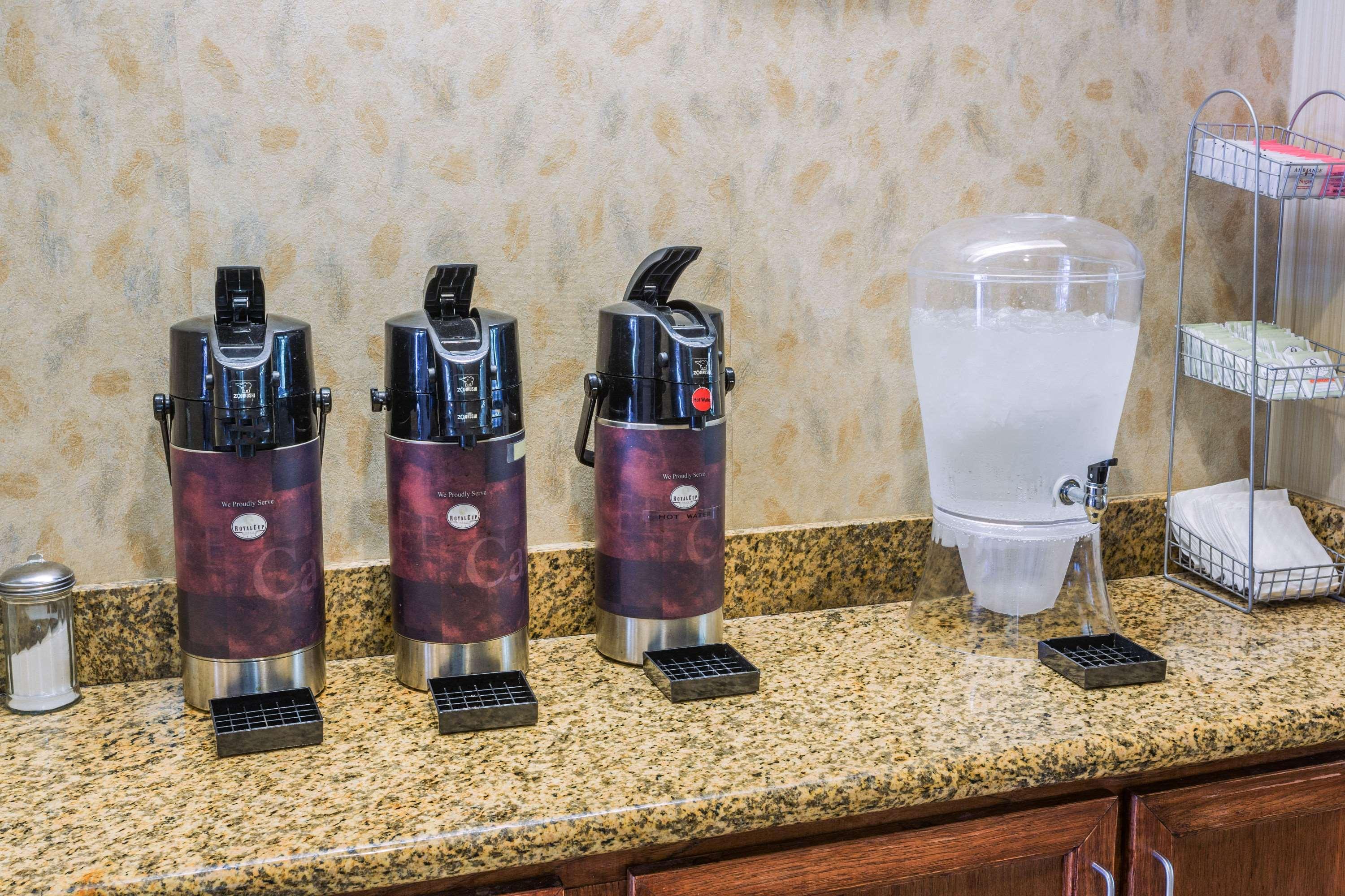 Days Inn & Suites By Wyndham Vancouver Bagian luar foto