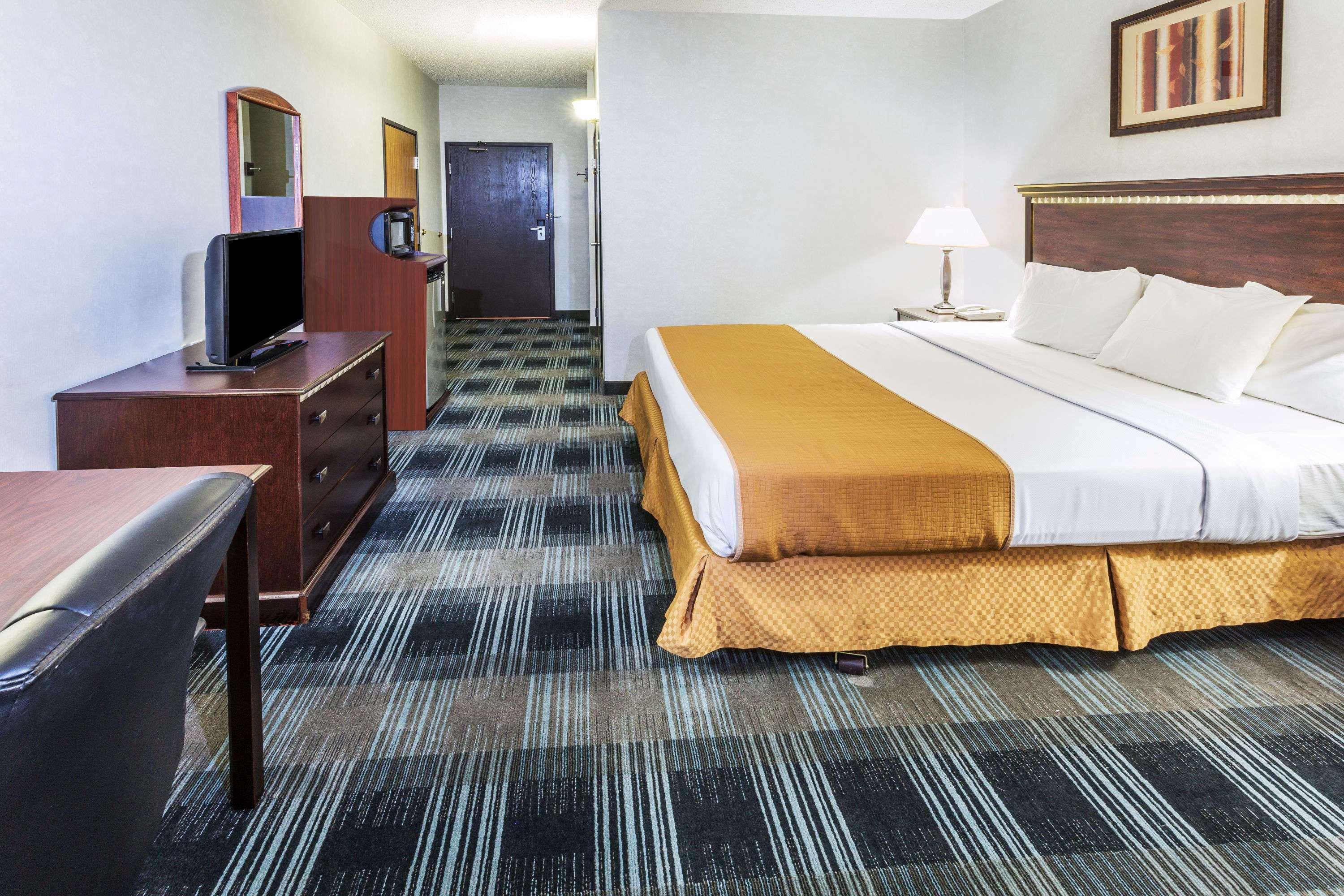 Days Inn & Suites By Wyndham Vancouver Bagian luar foto
