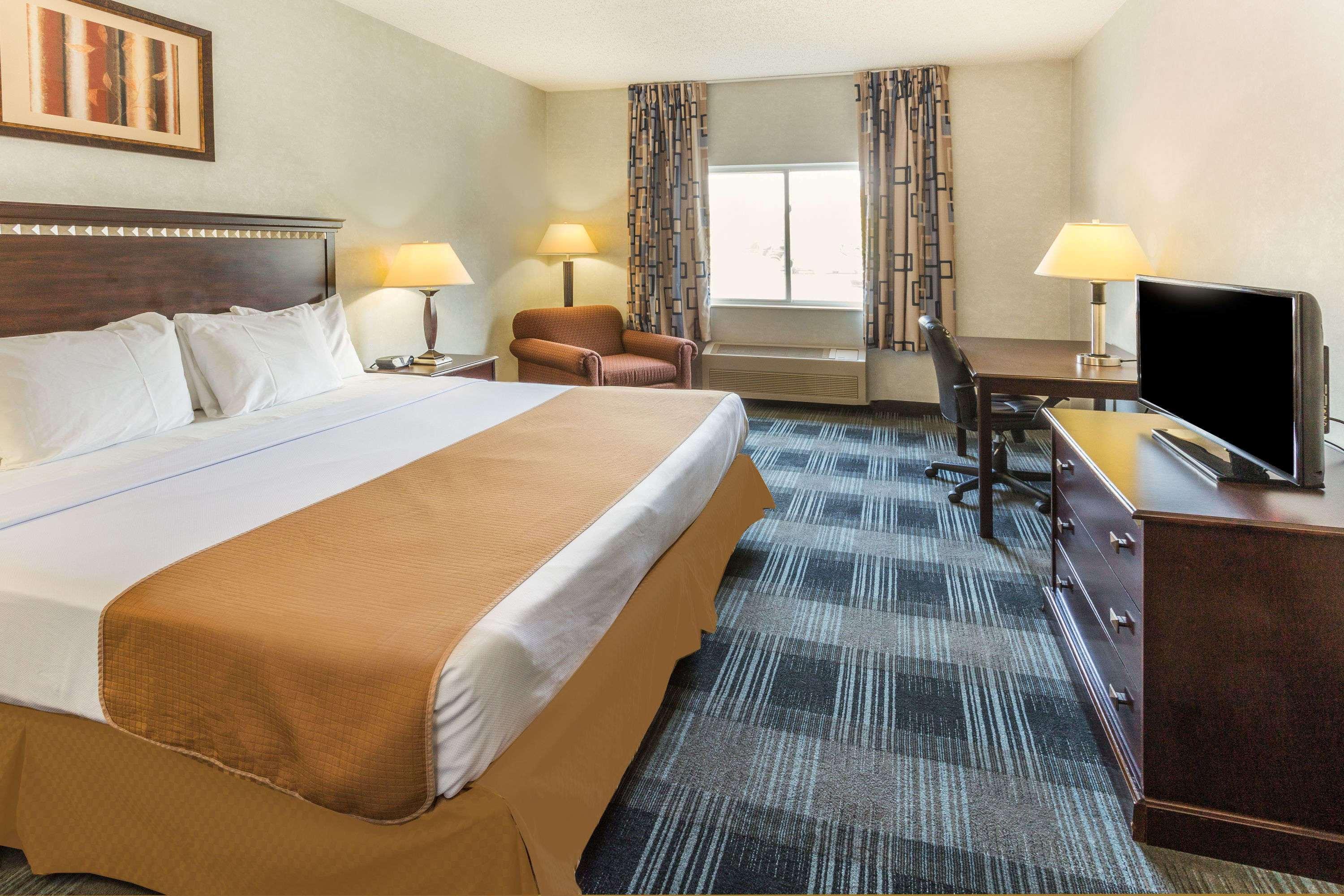 Days Inn & Suites By Wyndham Vancouver Bagian luar foto