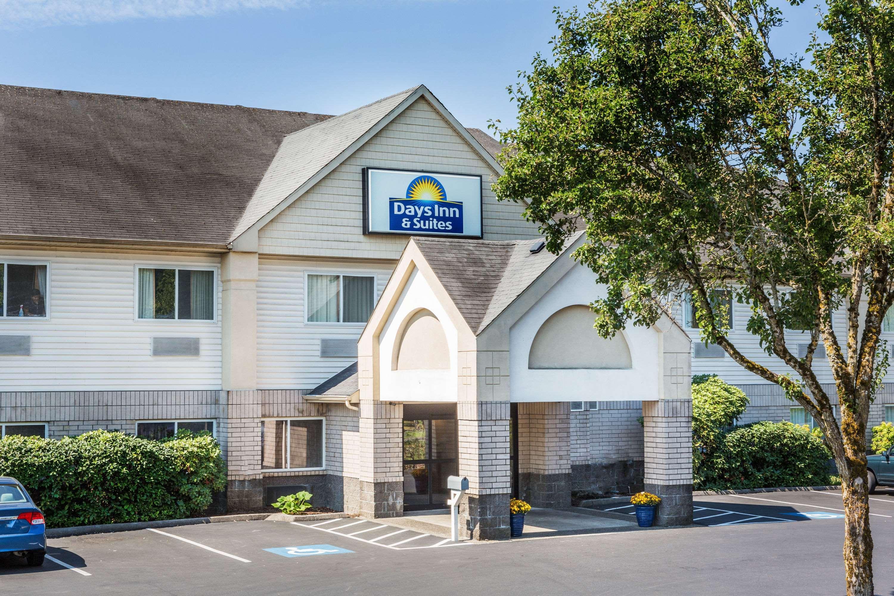 Days Inn & Suites By Wyndham Vancouver Bagian luar foto