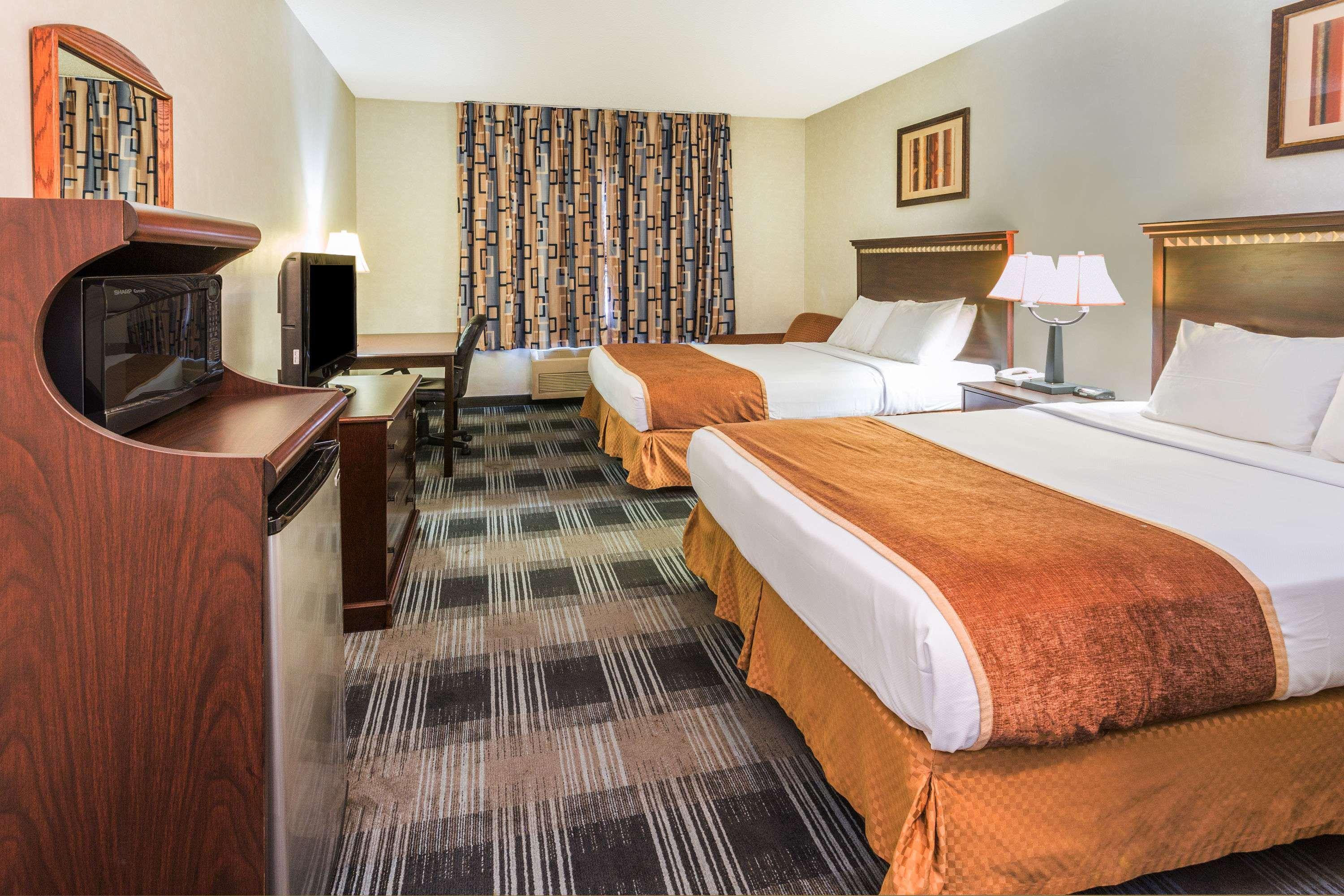 Days Inn & Suites By Wyndham Vancouver Bagian luar foto