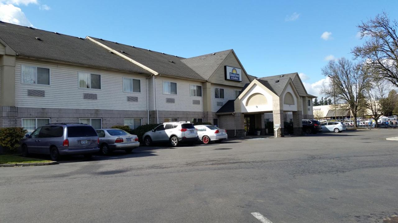 Days Inn & Suites By Wyndham Vancouver Bagian luar foto