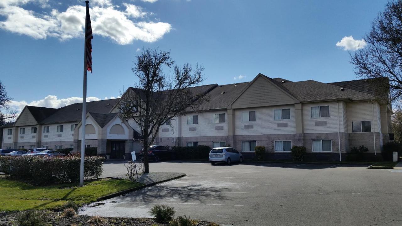 Days Inn & Suites By Wyndham Vancouver Bagian luar foto