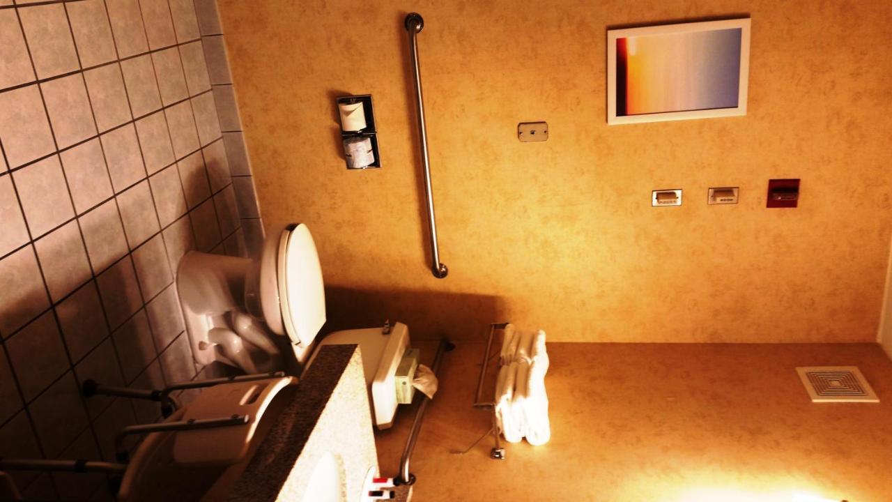 Days Inn & Suites By Wyndham Vancouver Bagian luar foto